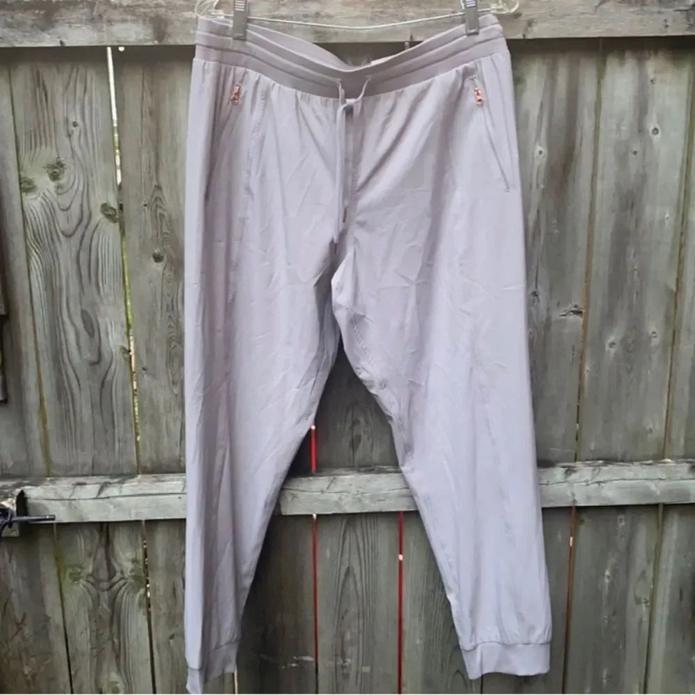 St. John’s bay joggers sz. L